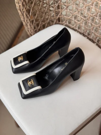 CHANEL Pumps Lambskin