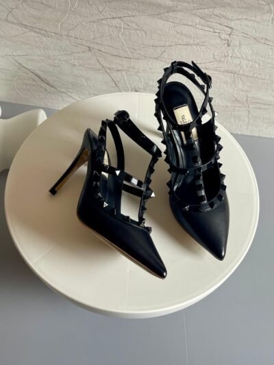 Valentino Garavani Rockstud pumps